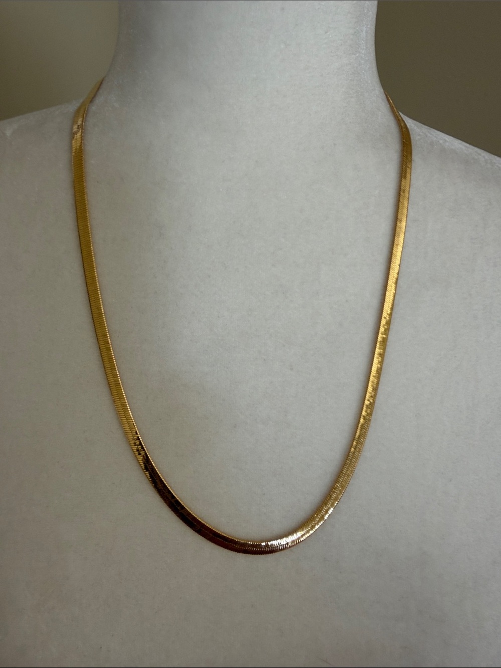 VINTAGE GOLDTONE HERRINGBONE CHAIN NECKLACE Liquid Gold Snake Flat Link Collar